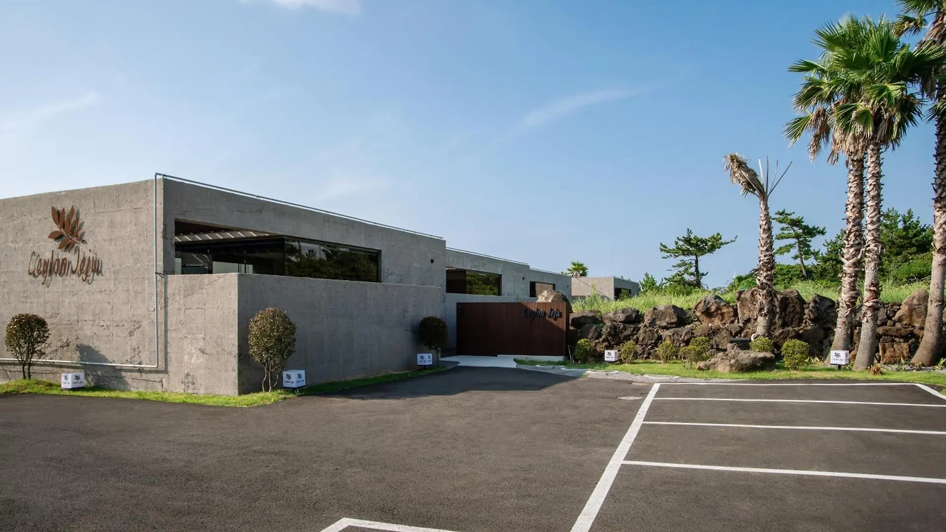 Ceylon Jeju Pool Villa